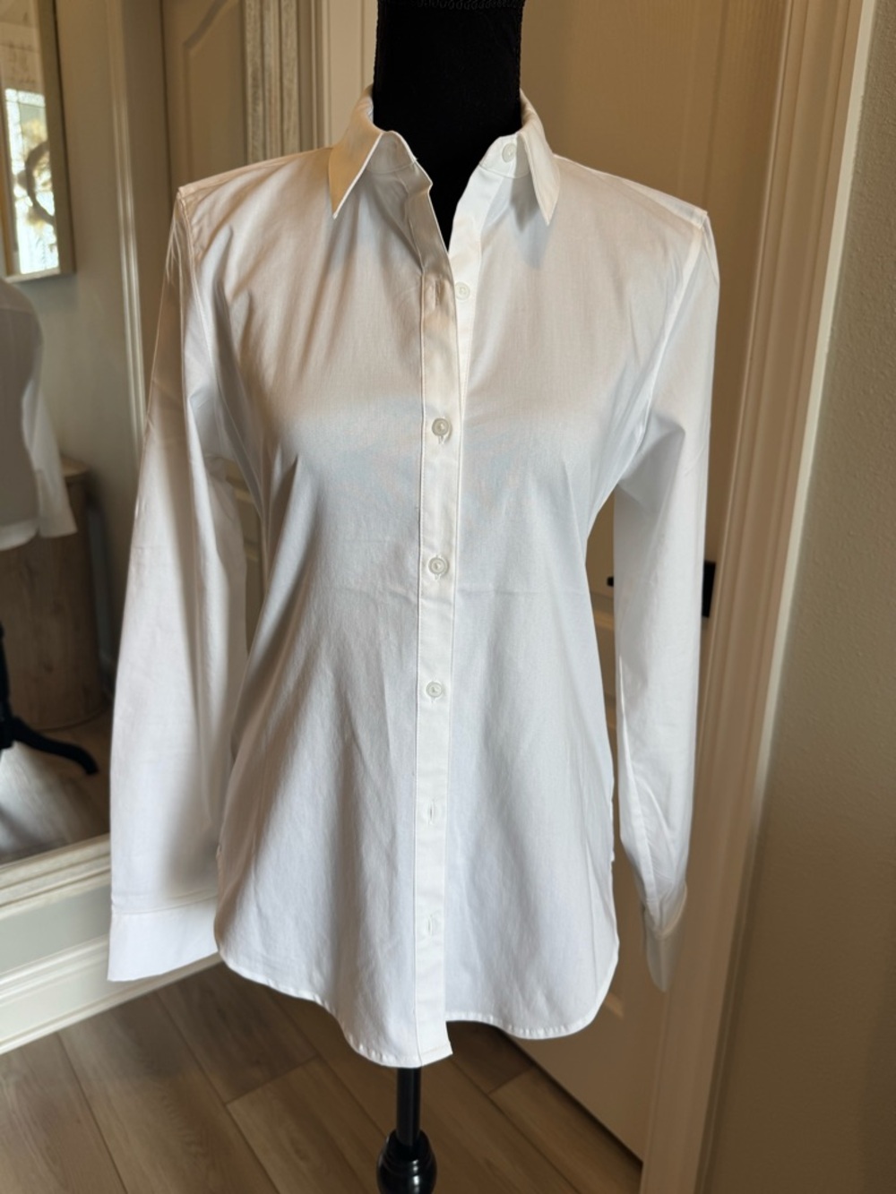 Express White Button-Up Shirt with Classic Collar - Picture 2 of 8
